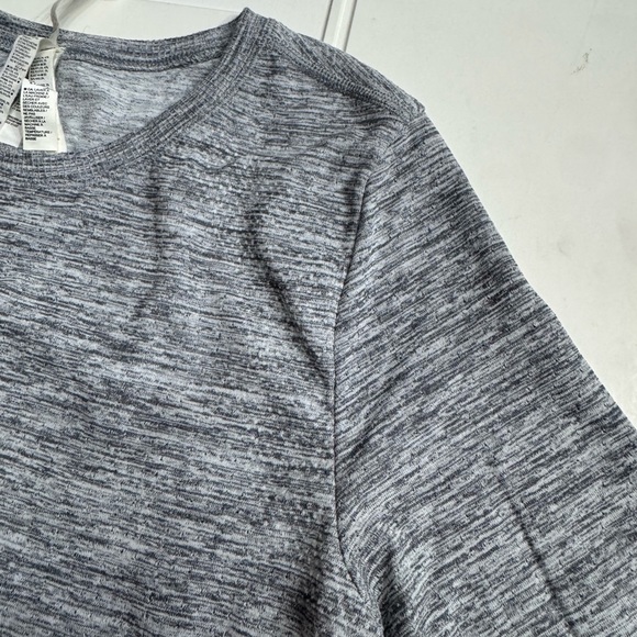 Athleta Women’s Size XS Heather Gray Long Sleeve Tee T-Shirt Athletic - Picture 4 of 6